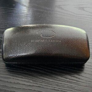 Oscar De La Renta black hard case for glasses / sunglasses